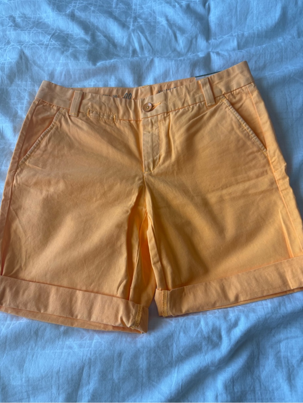 GAP Women's Peach Cuffed Chino Shorts - Picture 7 of 7